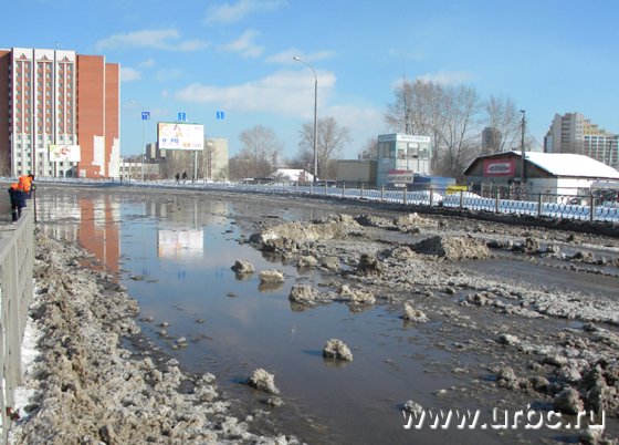 Как вода сквозь пальцы: в Екатеринбурге снова коммунальная авария
