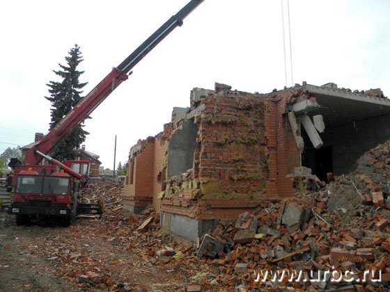 В Екатеринбурге завершается снос двух незаконных построек