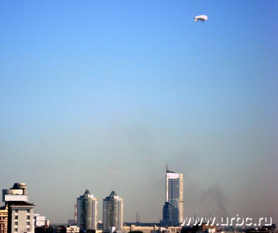 В центре Екатеринбурга летает полицейский дирижабль