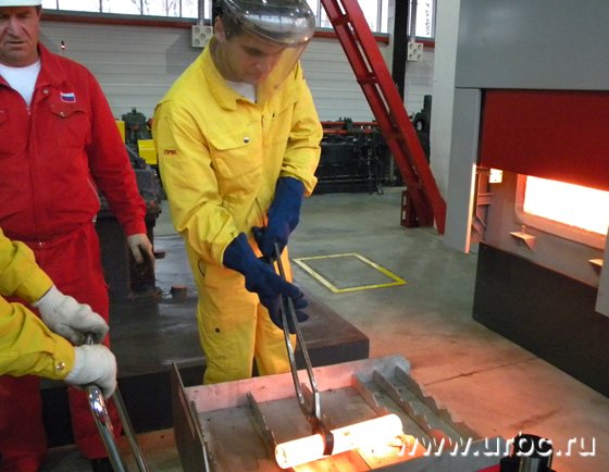 Студенты накаляют сталь прямо в лабораторном корпусе