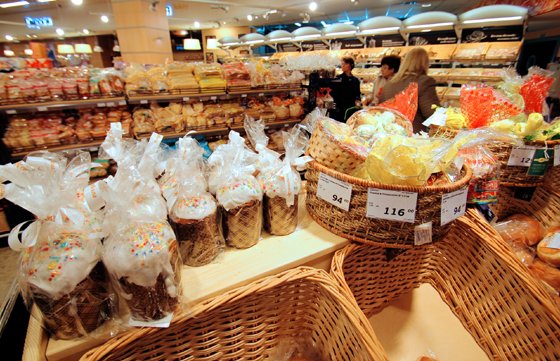 Гипермаркет «Гипербола» в ТРЦ «Гринвич» начал продажу пасхальной продукции