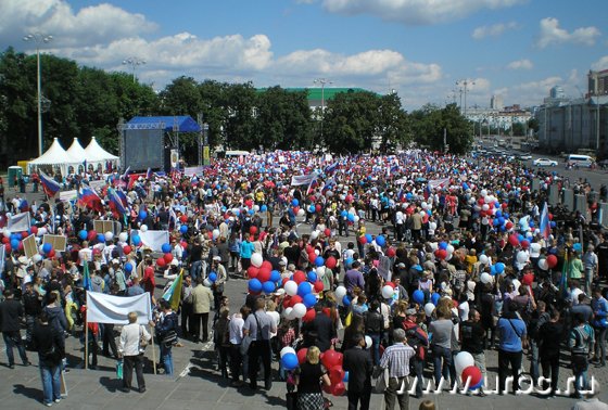По подсчетам администрации города, в митинге приняли участие более 24 тыс. человек