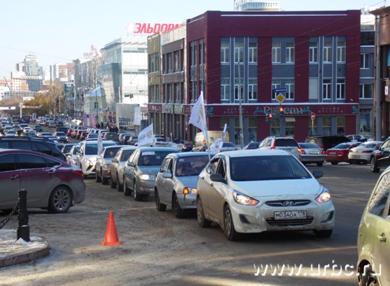Водители против чиновников: в Екатеринбурге состоялся автопробег за достойное финансирование ремонта дорог
