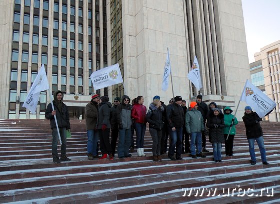 Водители против чиновников: в Екатеринбурге состоялся автопробег за достойное финансирование ремонта дорог
