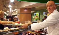Мука из подорожника: в продуктовом гипермаркете «Гипербола» в ТРЦ «Гринвич» прошел кулинарный мастер-класс
