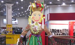 В ТРЦ «Гринвич» открылась выставка кукол Маслениц