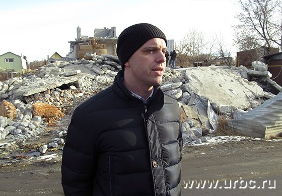 Представитель администрации Екатеринбурга Дмитрий Юрин рассказал журналистам о судьбе незаконного многоквартирника