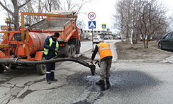 В Екатеринбурге начался ремонт дорожного покрытия