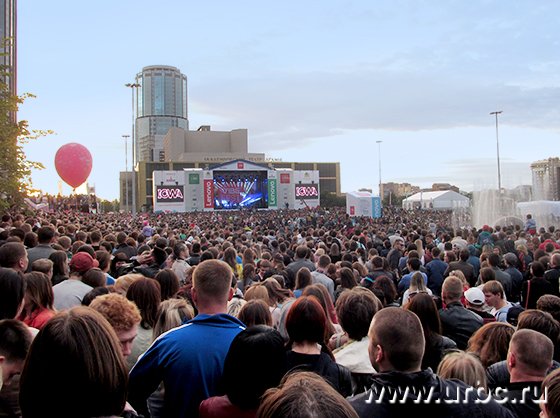 Выступление Вячеслава Бутусова с группой «Ю-Питер» собрало несколько тысяч человек