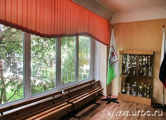 В школе № 141 пластиковые окна установлены в помещениях общего пользования