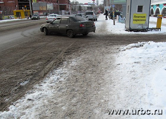 На улице Куйбышева тротуары не расчищены вообще