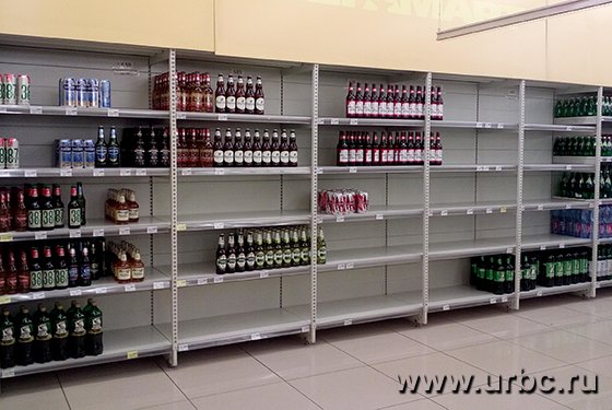 В магазинах Екатеринбурга пустеют полки с алкоголем