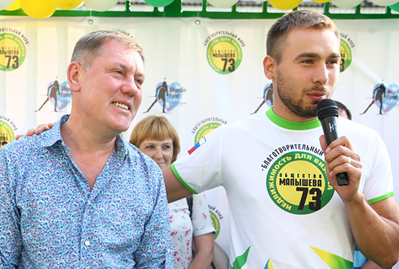 Благотворительный фонд «Общества Малышева 73» и Антон Шипулин открыли футбольный корт в Екатеринбурге