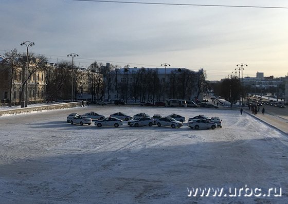 Полиция перекрыла парковку на площади 1905 года в Екатеринбурге