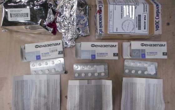 В аэропорту Кольцово таможенники пресекли незаконную отправку более 2 тыс. таблеток и ампул в США и Европу
