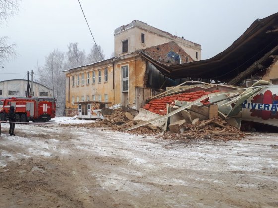 В Дегтярске на площади 300 кв. метров обрушилось здание овощехранилища