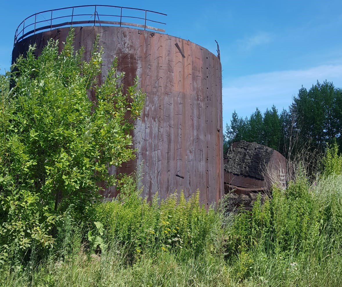 Рядом с поселком Горноуральский в Свердловской области обнаружен разлив нефтепродуктов