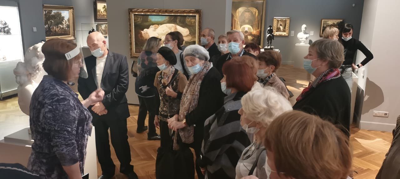 «Атомстройкомплекс» организовал экскурсию для пенсионеров в «Эрмитаж-Урал»