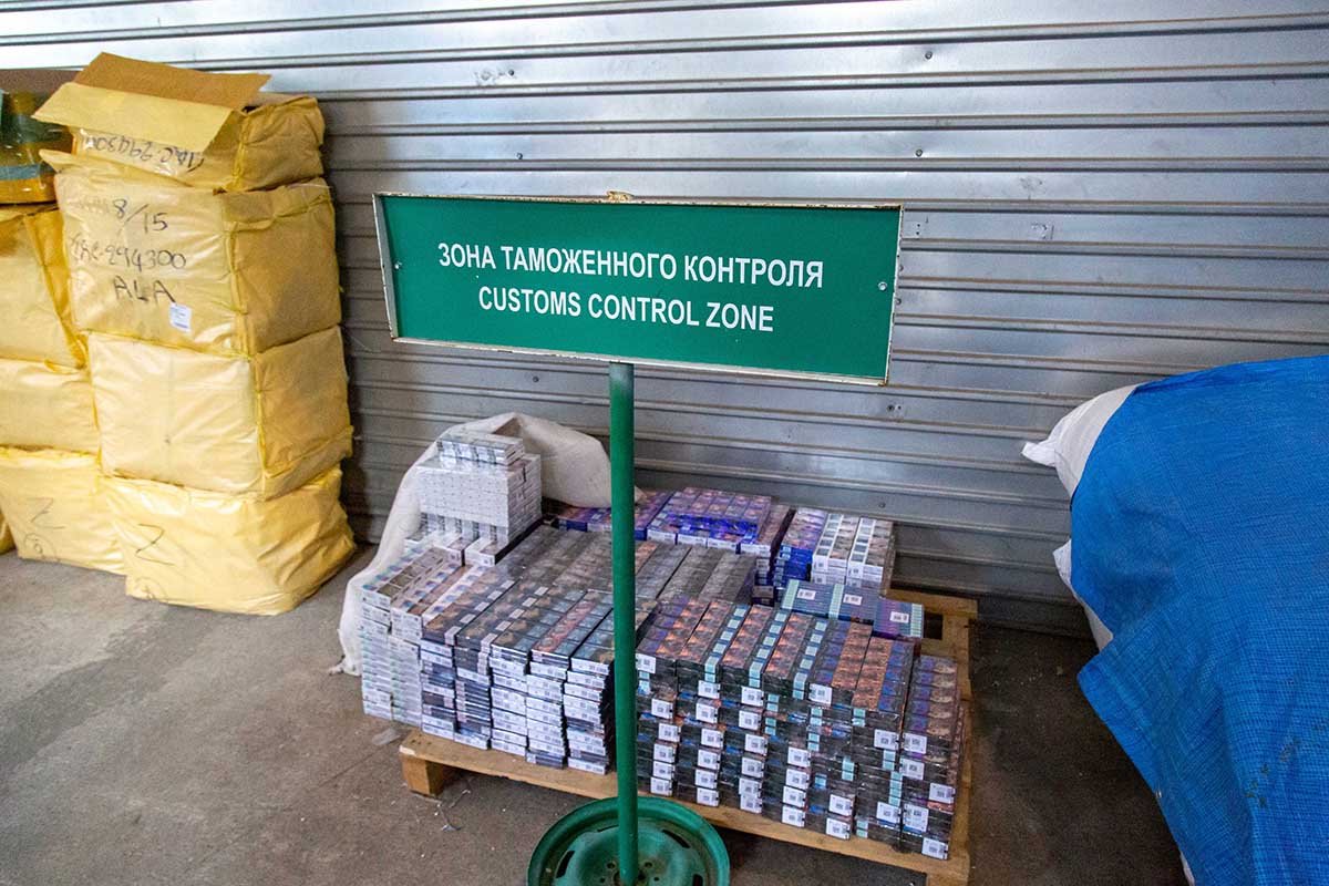 Челябинская таможня задержала 600 единиц контрафакта и 3 тыс. безакцизных пачек сигарет