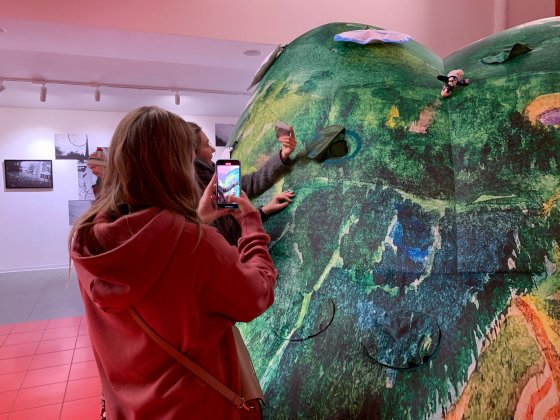 Екатеринбургские художники создали арт-объект «Волшебная гора Качканар» в рамках фестиваля «ЧО»