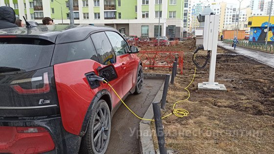 В Академическом районе Екатеринбурга появилась первая станция для зарядки электромобилей