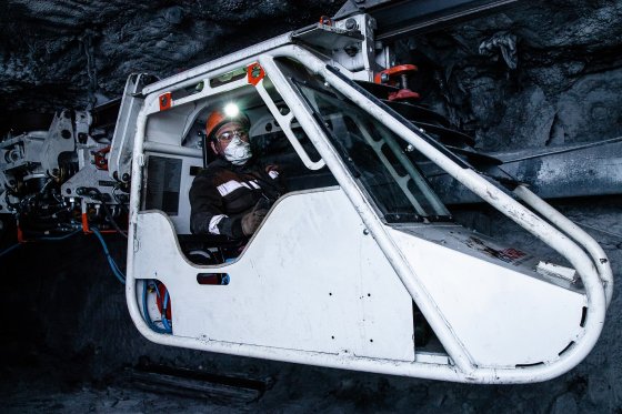 На шахте «Распадская-Коксовая» запущено в работу восемь единиц нового оборудования для проведения подземных работ