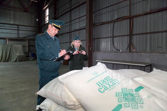 Сотрудники Челябинской таможни пресекли вывоз из России 127 тонн сахара