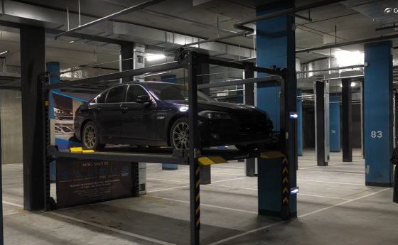 «Атомстройкомплекс» начал тестирование подъемника уральского производства для двухуровневого паркования