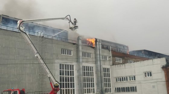 На Синарском трубном заводе в Каменске-Уральском произошел пожар площадью 800 квадратных метров