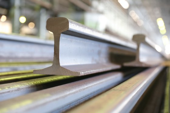 ЕВРАЗ произвел первую партию рельсов из стали с пониженным уровнем углеродного следа