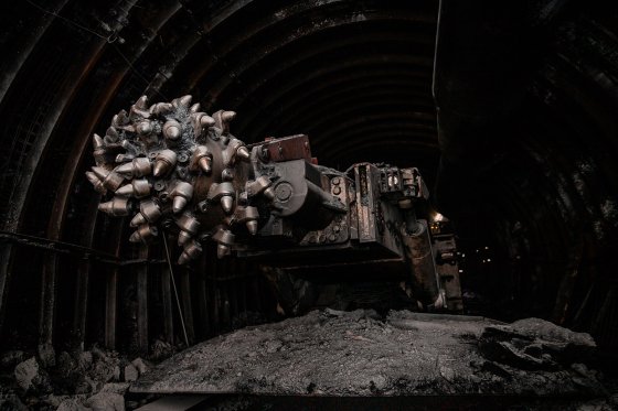 Горняки шахты «Распадская-Коксовая» РУК готовят новую лаву 