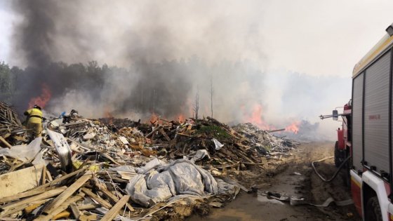 Пожар на свалке в районе аэропорта Кольцово удалось потушить