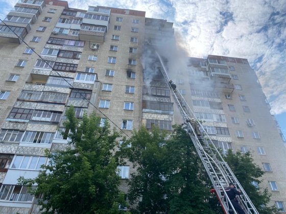 Мужчина погиб при пожаре в 14-этажном здании на улице Ильича в Екатеринбурге