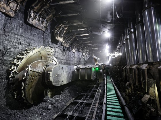 На шахте «Алардинская» Распадской угольной компании горняки начали отработку лавы с запасами угля более 3 млн тонн