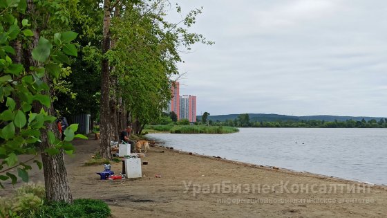 Глава Екатеринбурга Алексей Орлов пообещал привести в порядок пляж на Верх-Исетском пруду