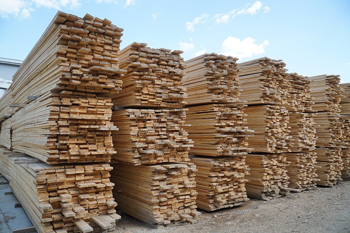 Таможенники пресекли контрабанду древесины из Свердловской области на сумму 15 млн рублей