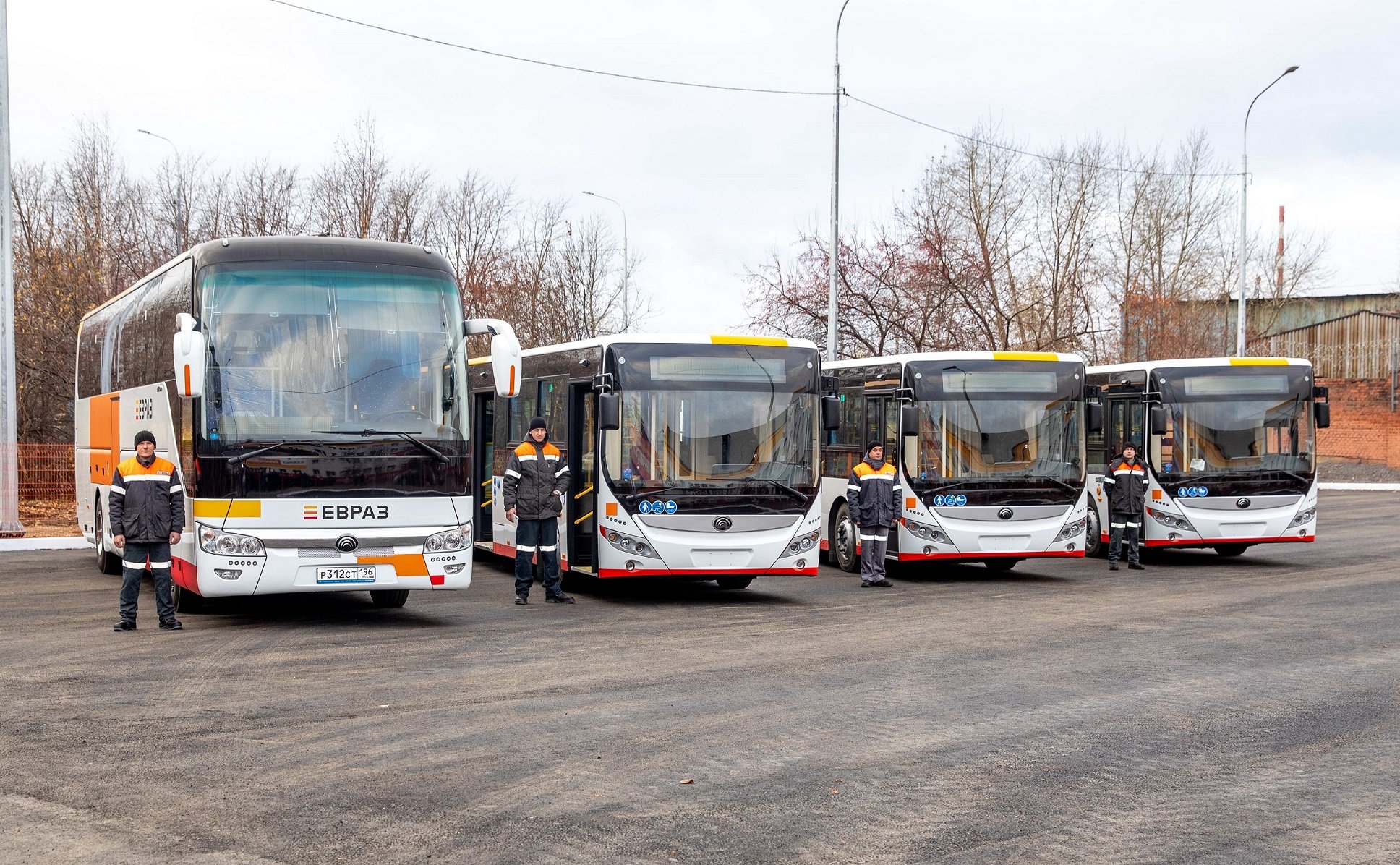 ЕВРАЗ НТМК направил более 40 млн рублей на запуск новых пассажирских автобусов и создание автостоянки для сотрудников коксохимического производства
