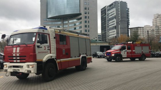Из-за пожара в офисном здании в центре Екатеринбурга эвакуировались 350 человек