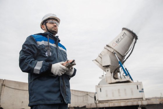 На шахте «Усковская» запущена в эксплуатацию новая мобильная установка пылеподавления на угольных складах