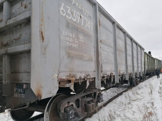 В Челябинской области сошли с рельс четыре вагона с щебнем