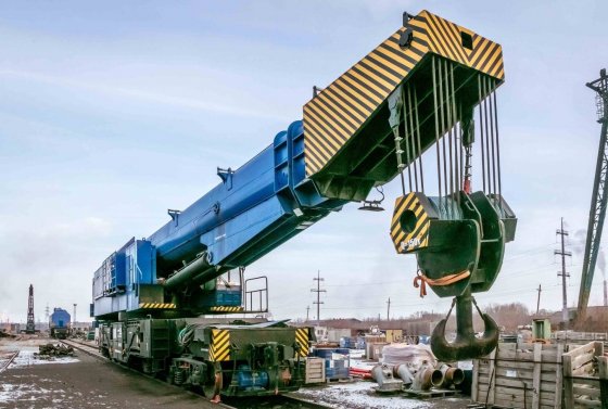 На ММК запущен в эксплуатацию самый мощный в России железнодорожный кран грузоподъемностью 200 тонн