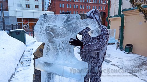 Во дворе Музея наива в Екатеринбурге готовится к открытию выставка ледяных скульптур по мотивам работ Альберта Коровкина
