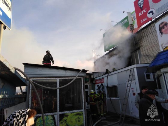 В Березовском на площади 130 кв. метров горело кафе