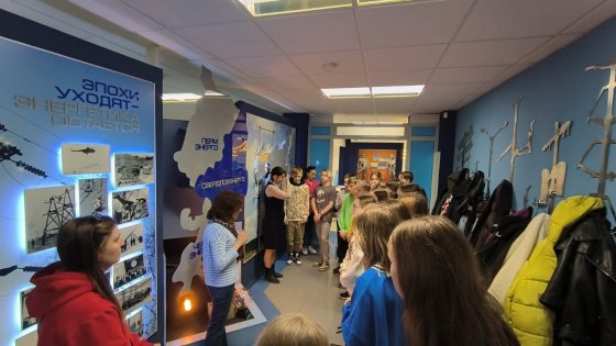 Ведущий застройщик Академического района Екатеринбурга организовал экскурсию для школьников в Музей энергетики Урала