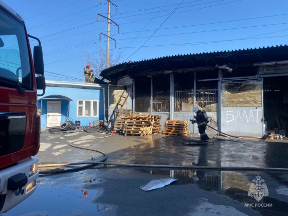 Пожар на складе в Екатеринбурге потушен