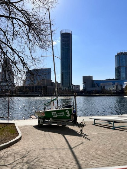 На городском пруду Екатеринбурга при поддержке «Атомстройкомплекса» в выходные пройдут соревнования по парусному спорту