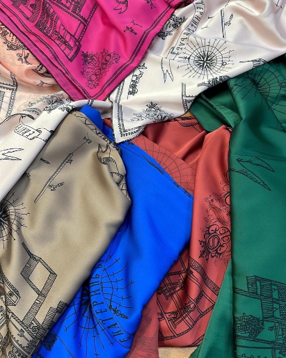 Модный дом «Соло Дизайн» представил лимитированную коллекцию шелковых платков в честь 300-летия Екатеринбурга