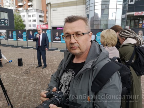 В центре Екатеринбурга открылся фотопроект о медиках-наставниках