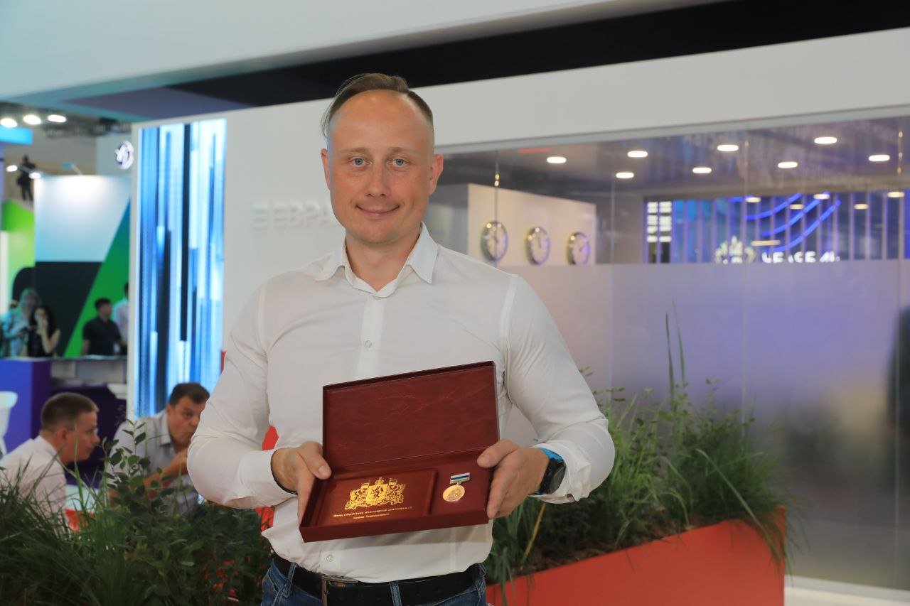 Пятеро сотрудников ЕВРАЗ НТМК получили медали и премии имени Черепановых