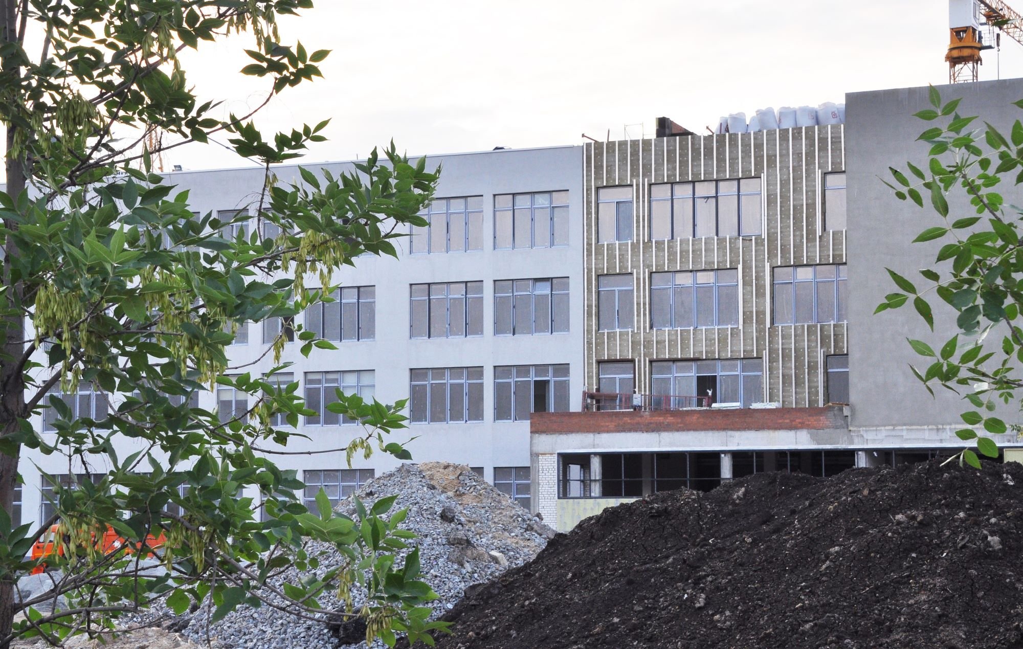 Строители «Атомстройкомплекса» приступили к отделке фасадов и благоустройству территории школы № 41 в Екатеринбурге